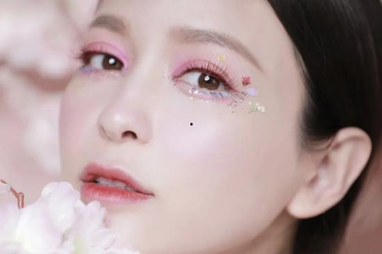 春妆视频,跟随视频教程打造清新春妆