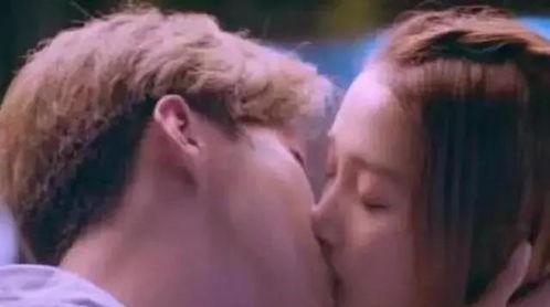 初吻的视频,甜蜜回忆的瞬间定格